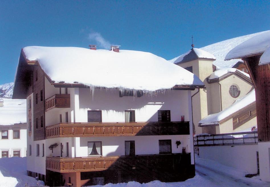 Haus Kueng Bed and Breakfast Zürs Εξωτερικό φωτογραφία