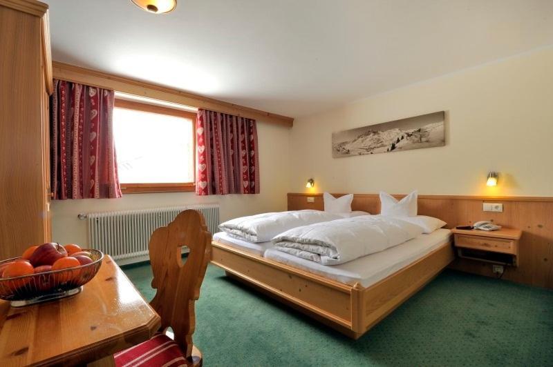 Haus Kueng Bed and Breakfast Zürs Εξωτερικό φωτογραφία