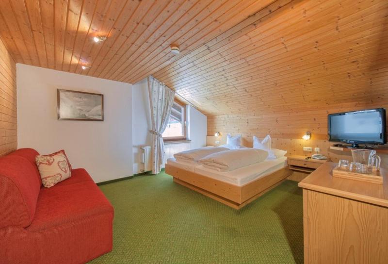 Haus Kueng Bed and Breakfast Zürs Εξωτερικό φωτογραφία