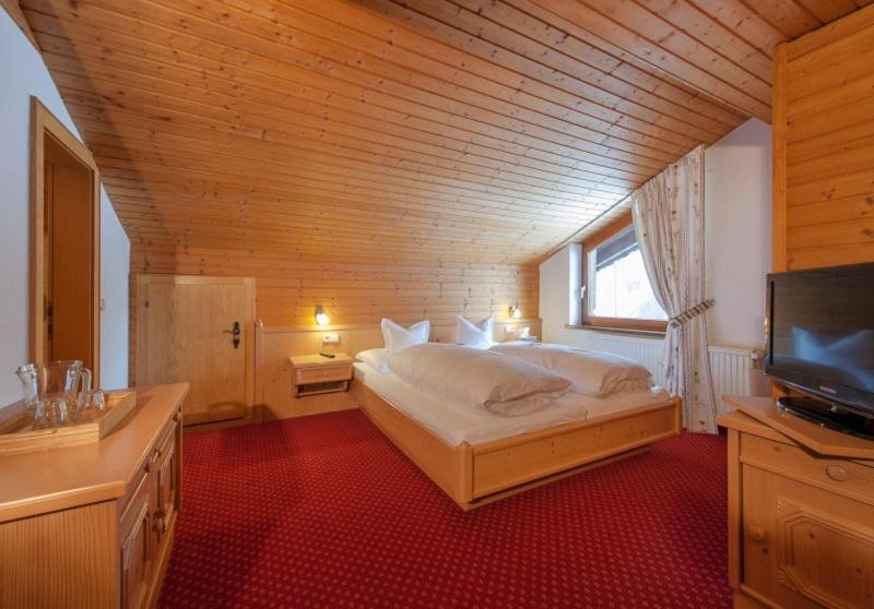 Haus Kueng Bed and Breakfast Zürs Εξωτερικό φωτογραφία